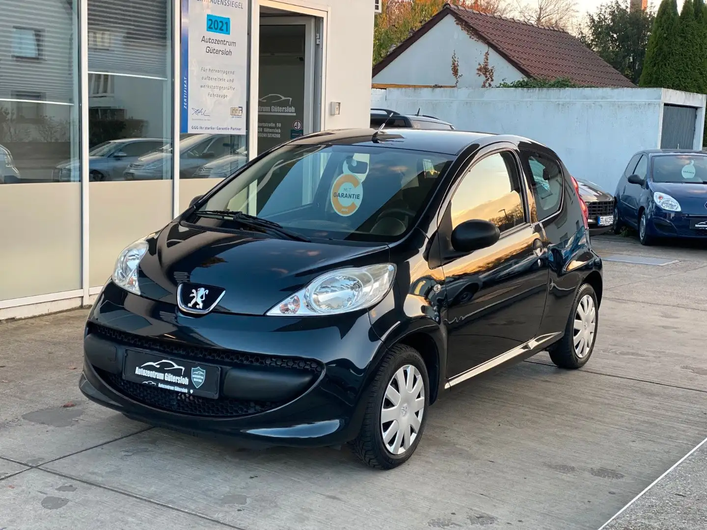 Peugeot 107 Petit Filou * 2.Hand / TOP / Garantie * Schwarz - 1