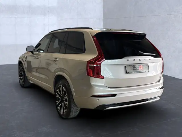 Volvo XC90 view 5