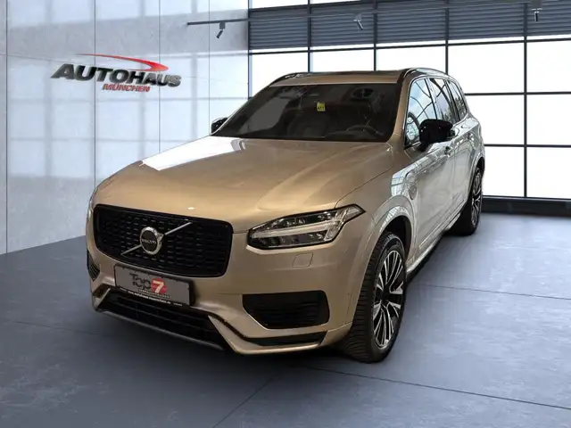 Volvo XC90 view 3