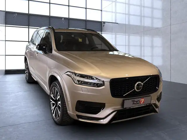 Volvo XC90 view 8