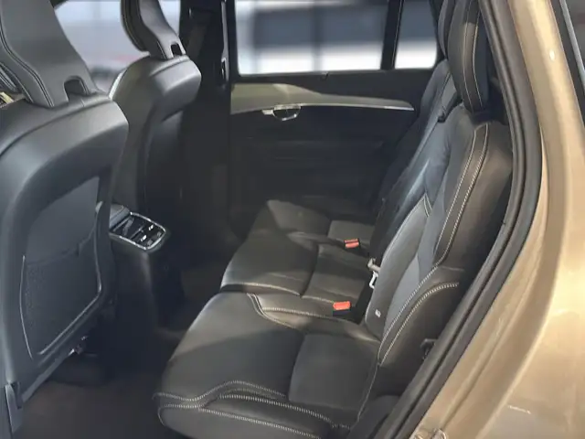 Volvo XC90 view 15