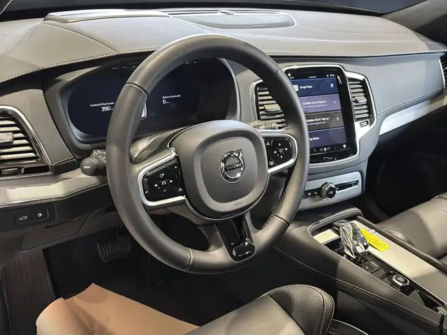 Volvo XC90 view 12