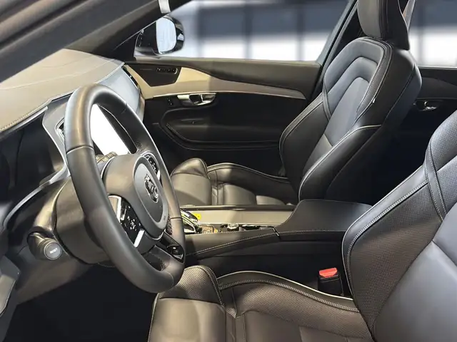 Volvo XC90 view 10