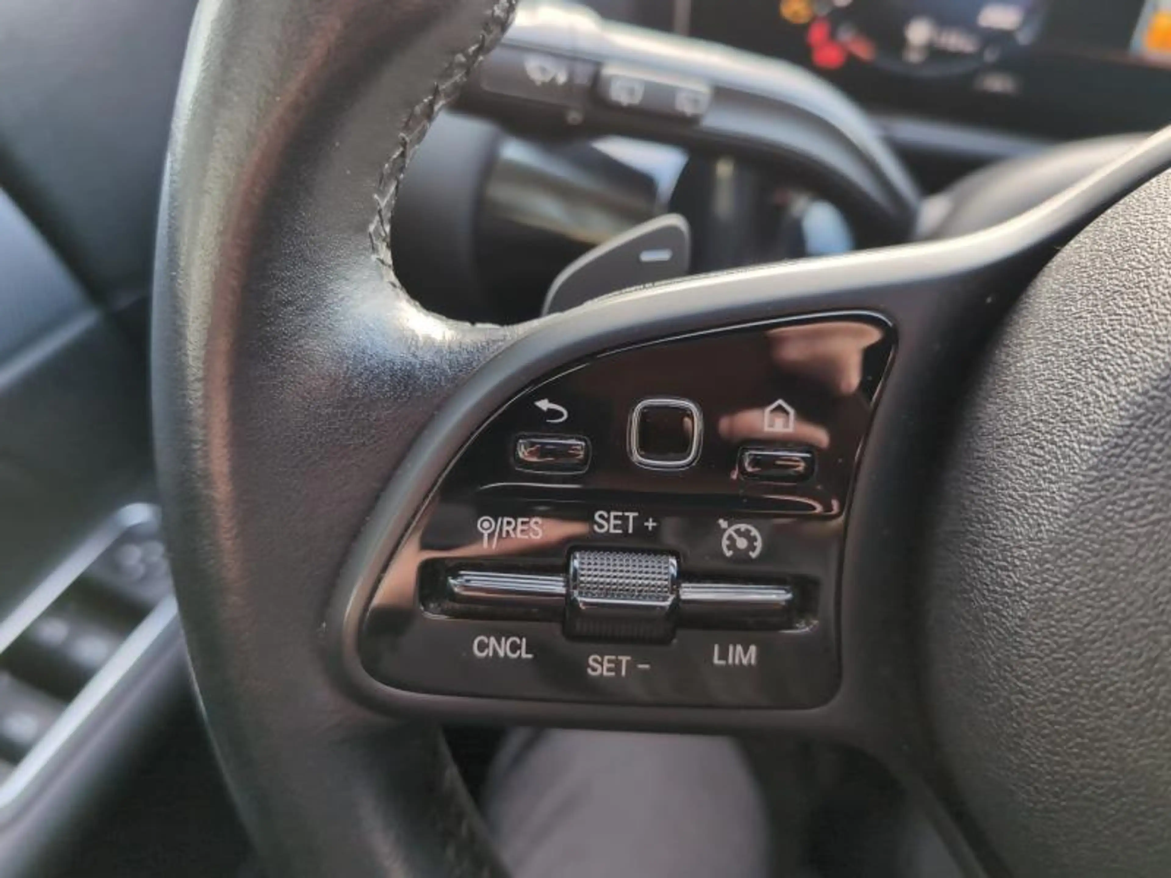 Mercedes-Benz B 180 1.5CDi 115cv Automatique gris 01/20 Clim GPS Cruis — photo 4