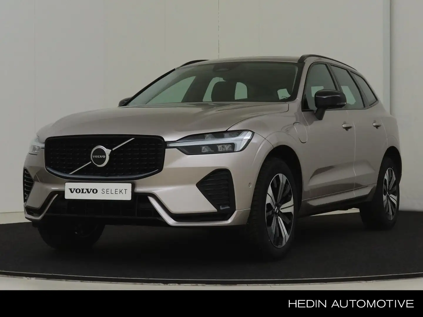 Volvo XC60 2.0 T6 Plug-in hybrid AWD Plus Dark | Google on Bo Grijs - 1