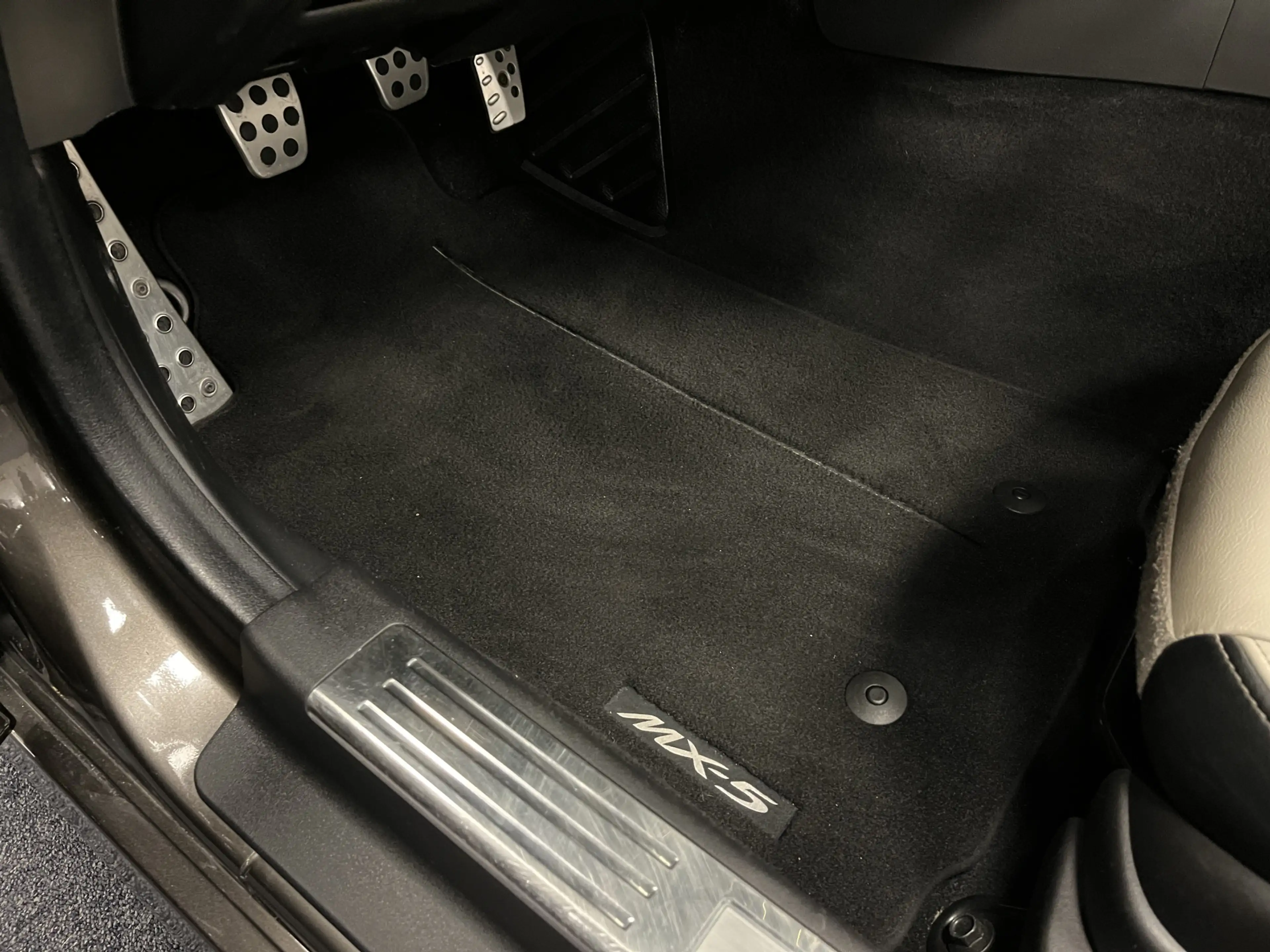 Mazda MX-5 NC Roadster 1.8i Silver Edition Airco Leder Navi C — photo 24