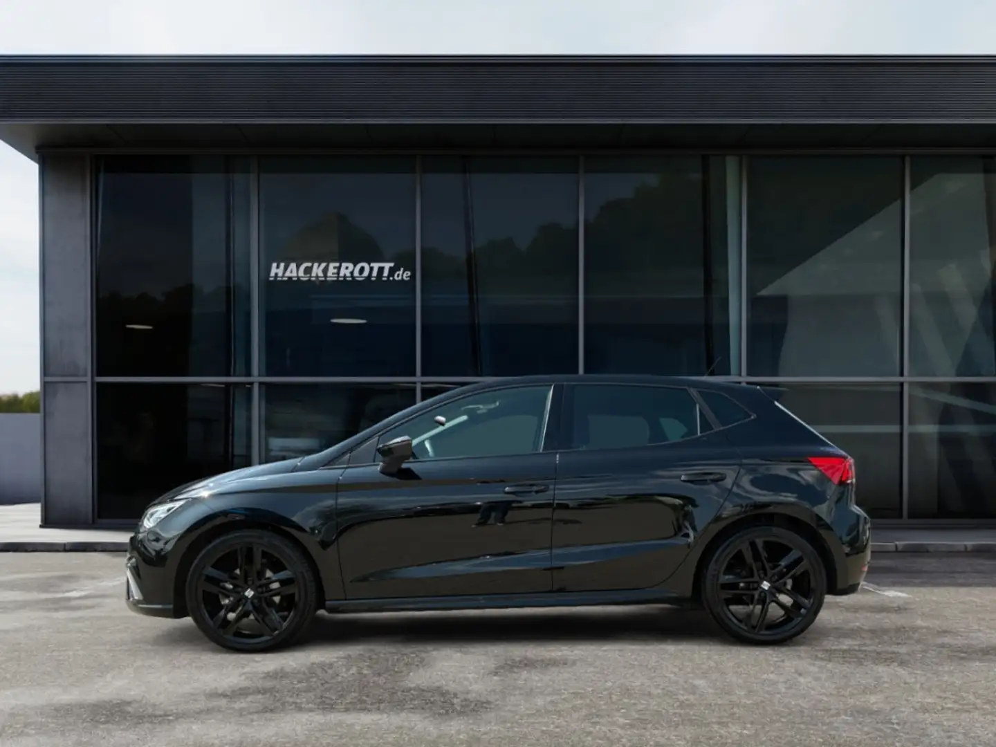 SEAT Ibiza Pro Black Edition 1.0 TSI DSG PDC Navi Klimaa. Schwarz - 2