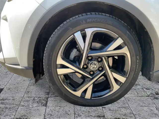 Toyota C-HR view 8
