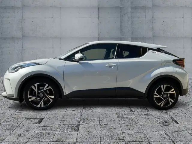 Toyota C-HR view 4