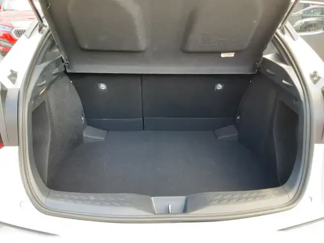 Toyota C-HR view 14