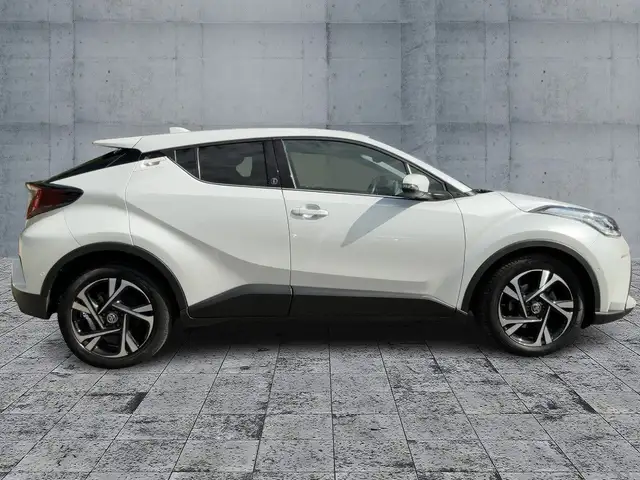 Toyota C-HR view 7