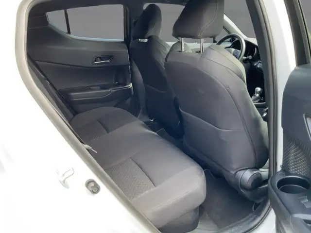 Toyota C-HR view 13