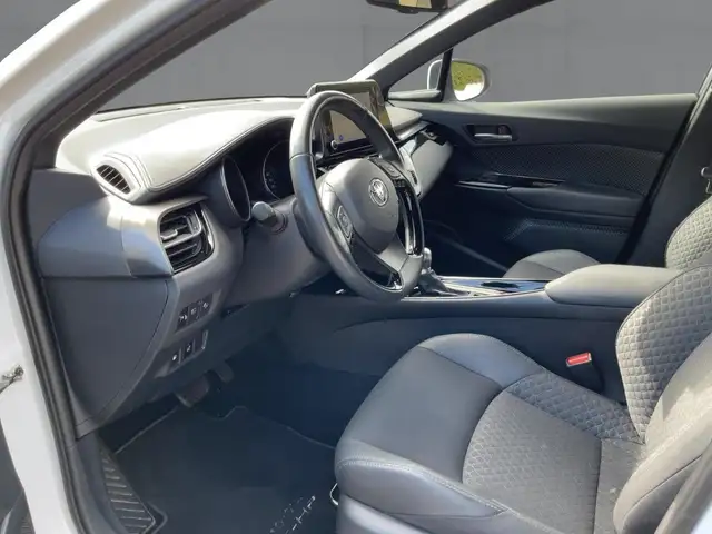 Toyota C-HR view 12