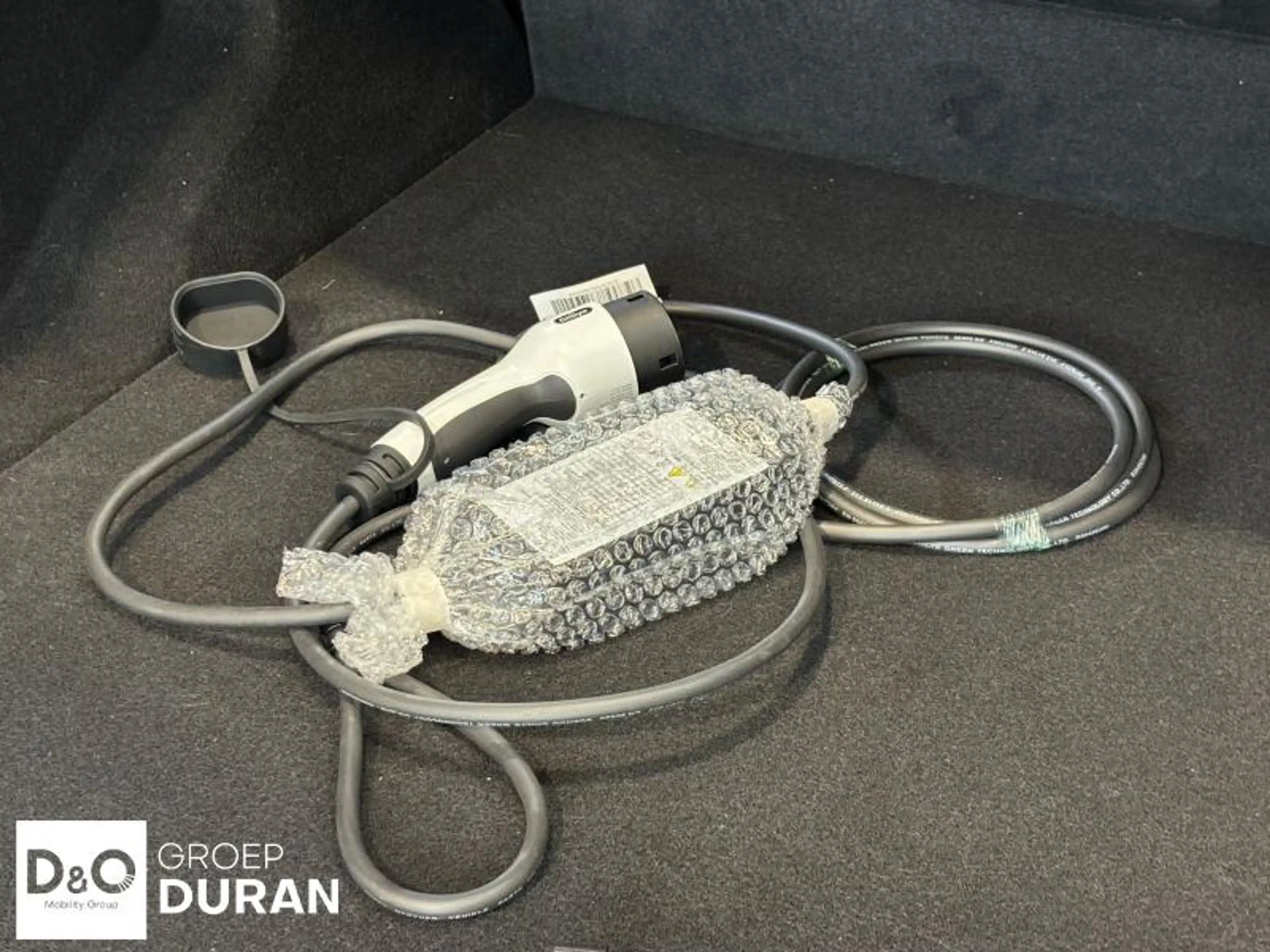 Omoda 9 premium plug in hybrid — photo 8