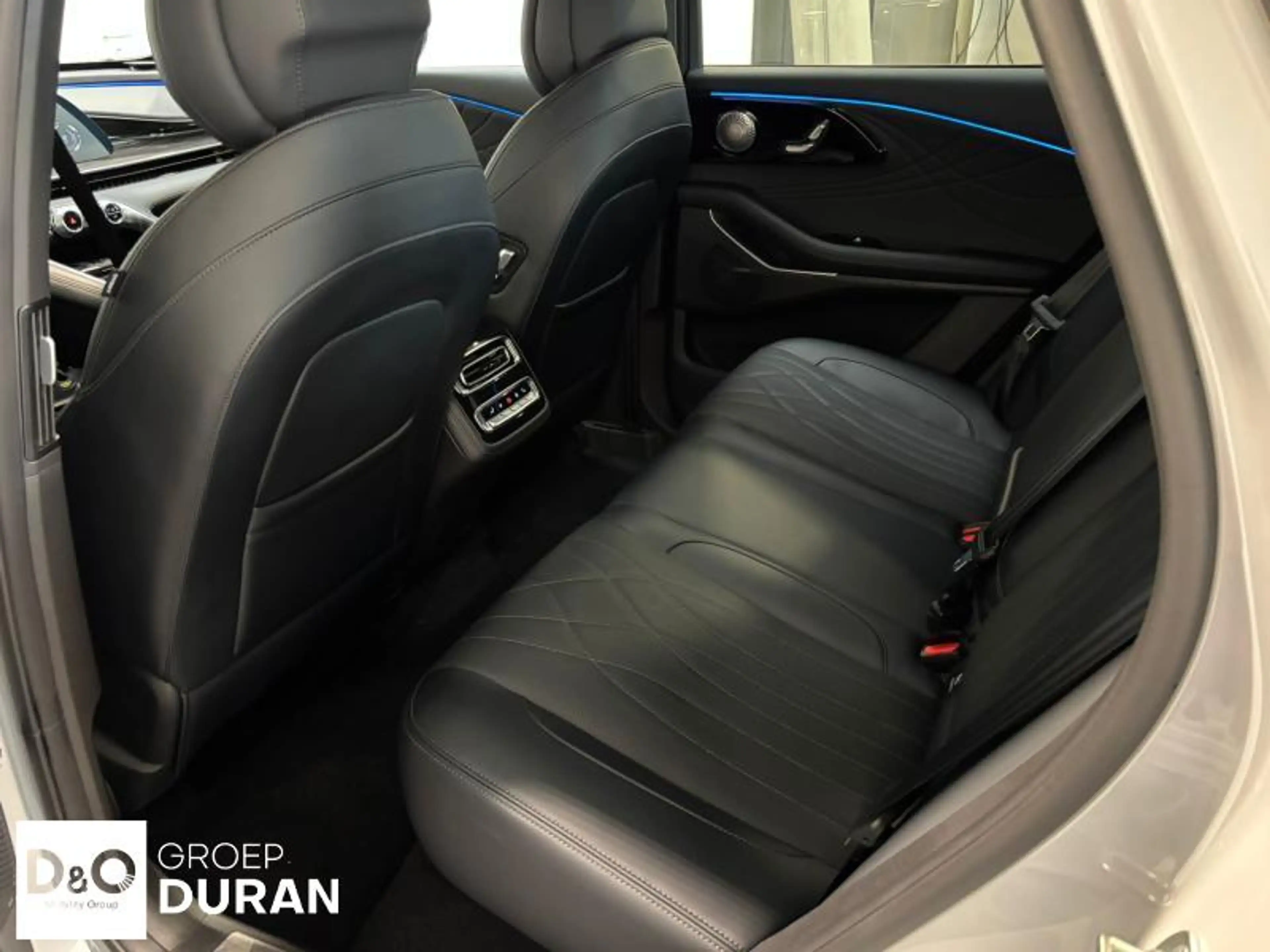 Omoda 9 premium plug in hybrid — photo 9