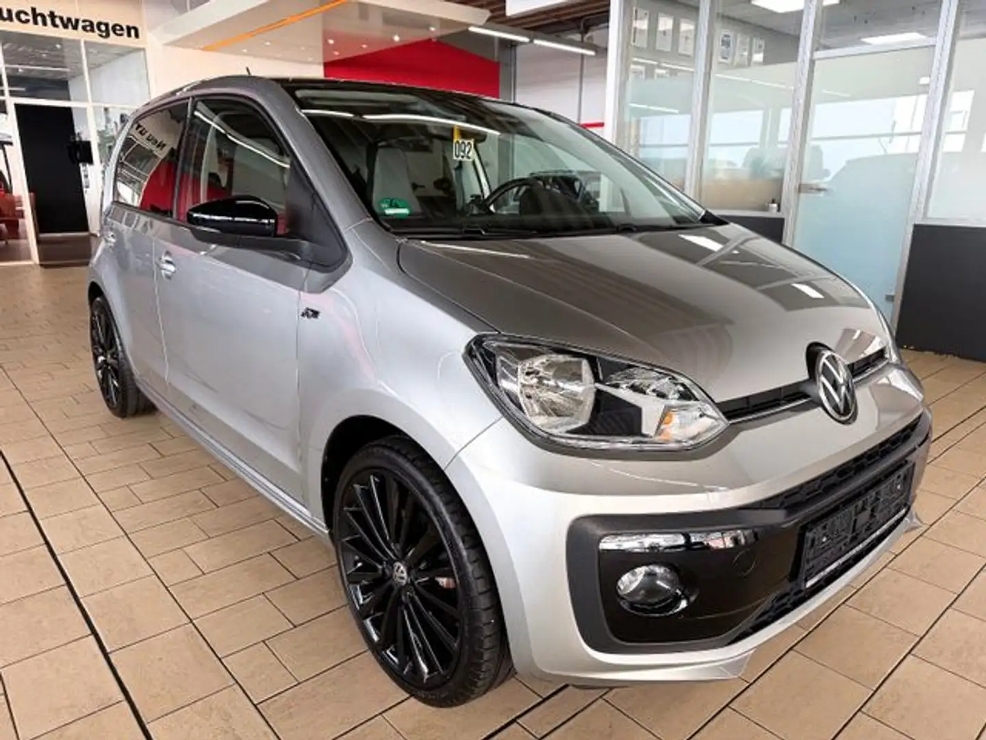 Volkswagen up! *R-LINE+KLIMAAUT+TEMPO+SITZH+KAM+MFL+17'ALU* Argent - 1