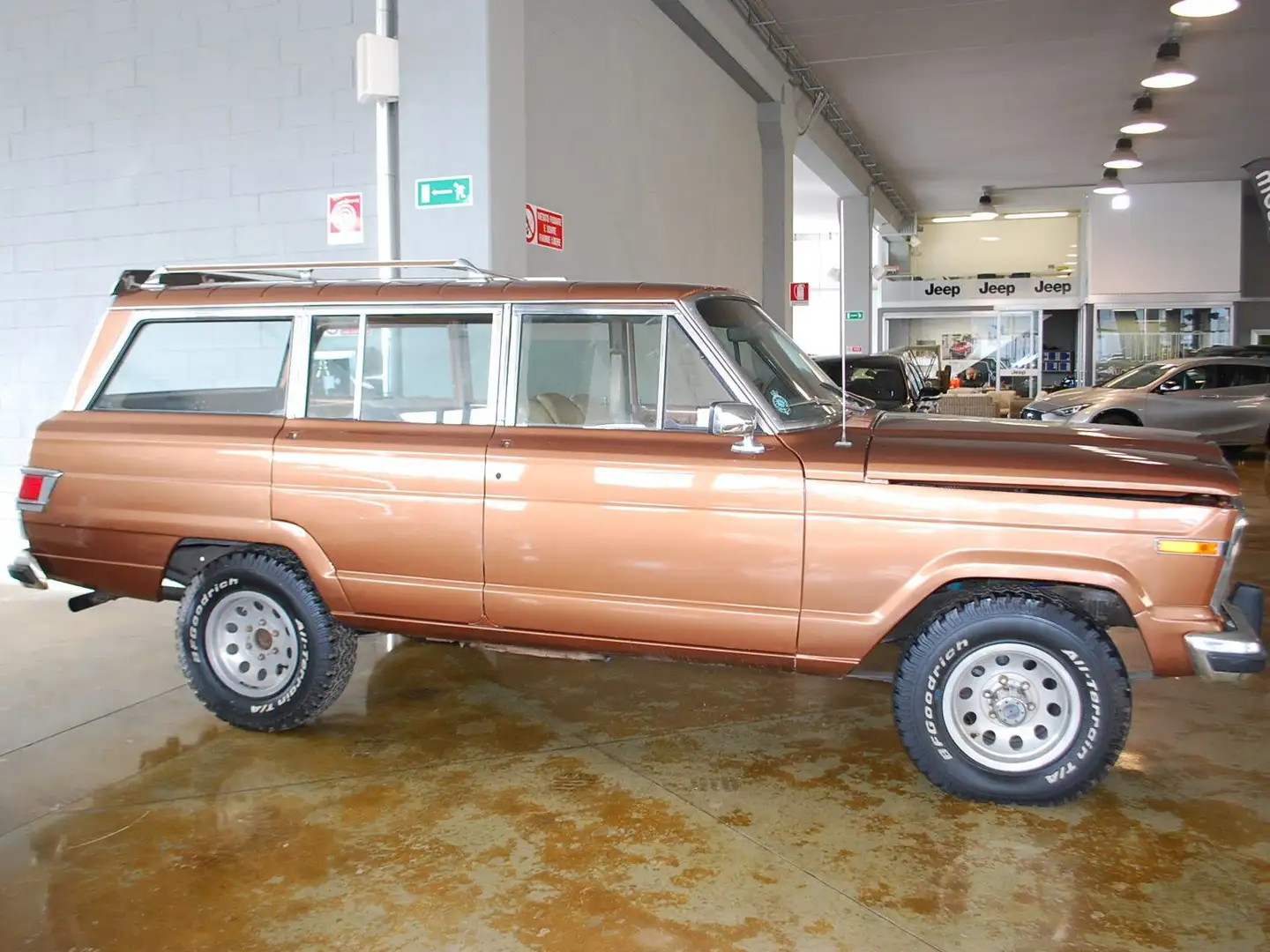 Jeep Wagoneer Grand Wagoneer SJ Marrón - 2