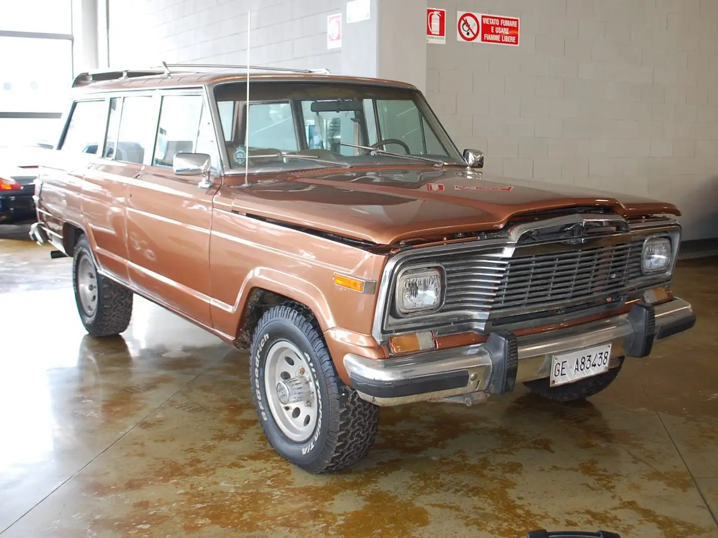 Jeep Wagoneer Grand Wagoneer SJ Marrón - 1