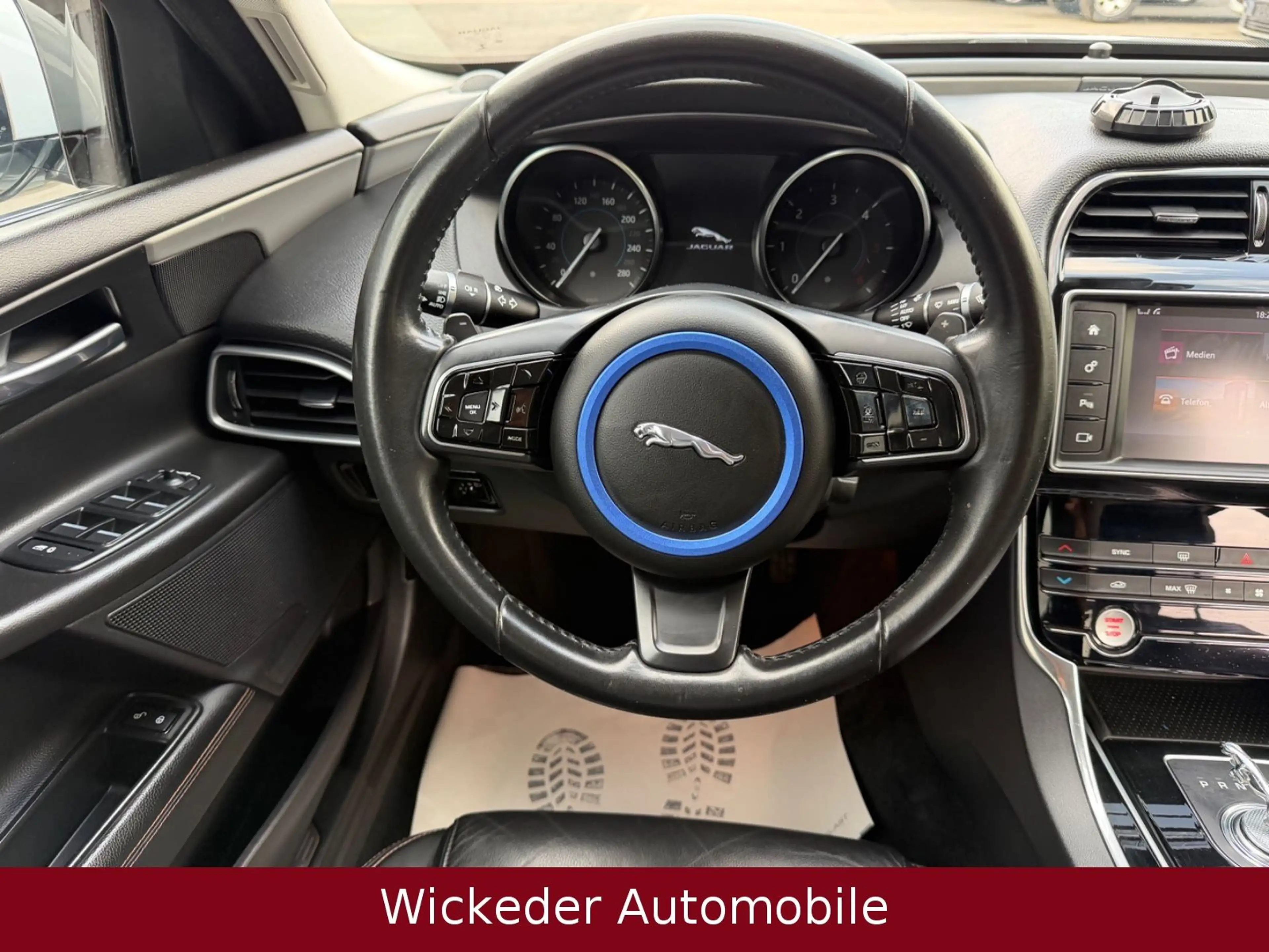 Jaguar XE Prestige AWD/Tüv Neu/Top Pflege — photo 10