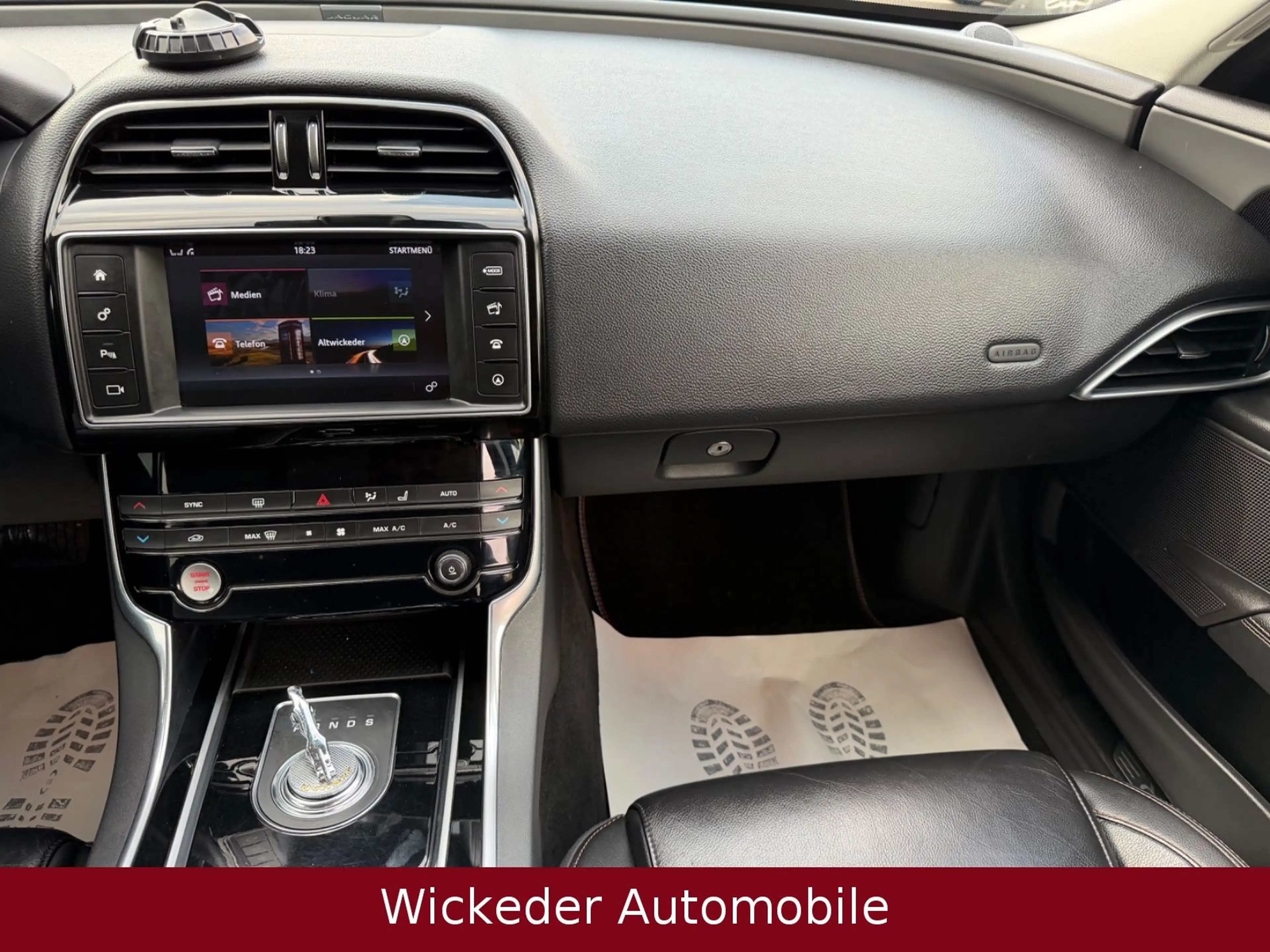 Jaguar XE Prestige AWD/Tüv Neu/Top Pflege — photo 12
