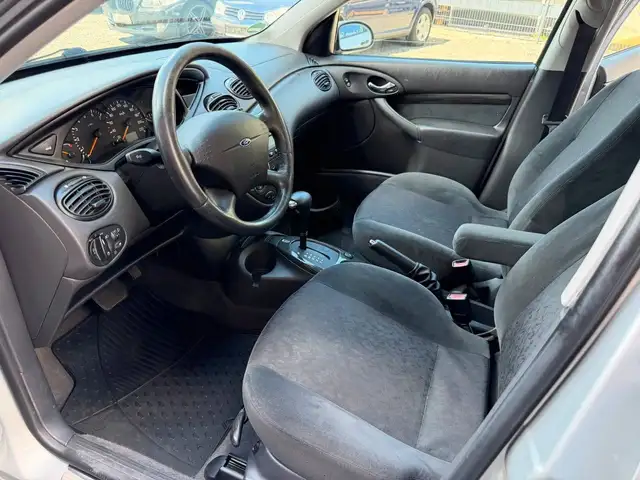 Ford Focus view 11