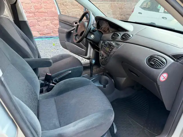 Ford Focus view 12