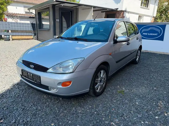 Ford Focus view 2
