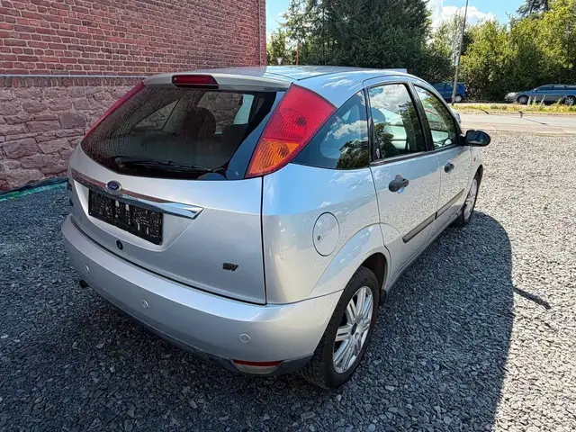Ford Focus view 8