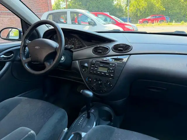 Ford Focus view 13