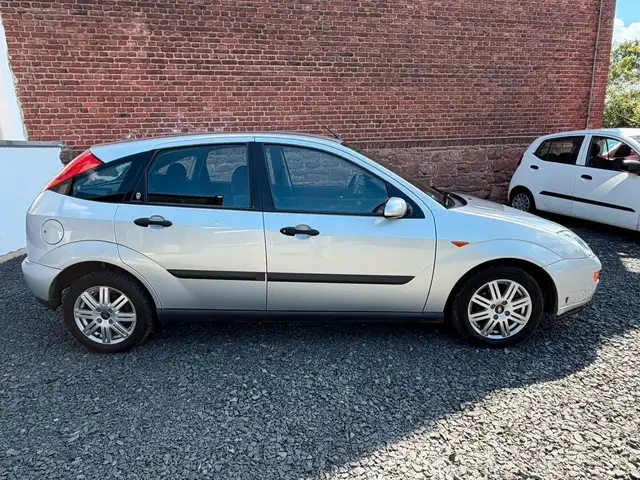 Ford Focus view 9