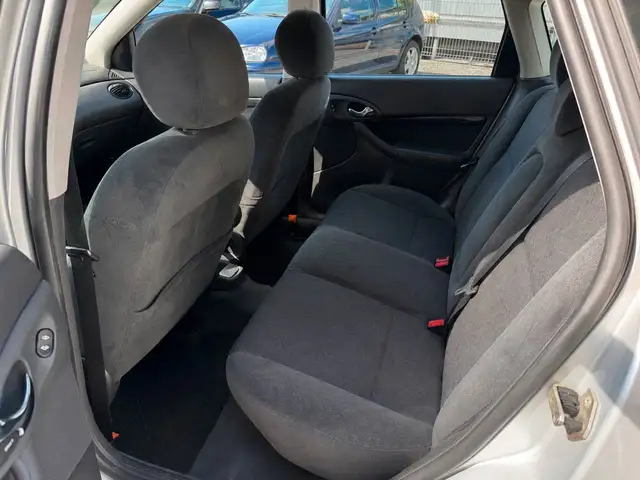 Ford Focus view 15