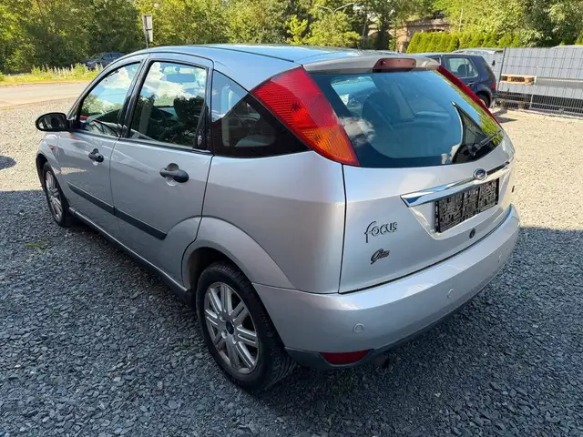 Ford Focus view 5