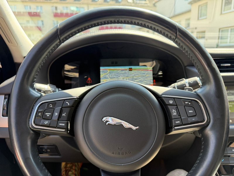 Jaguar XF Prestige + 1.Hand + — photo 11