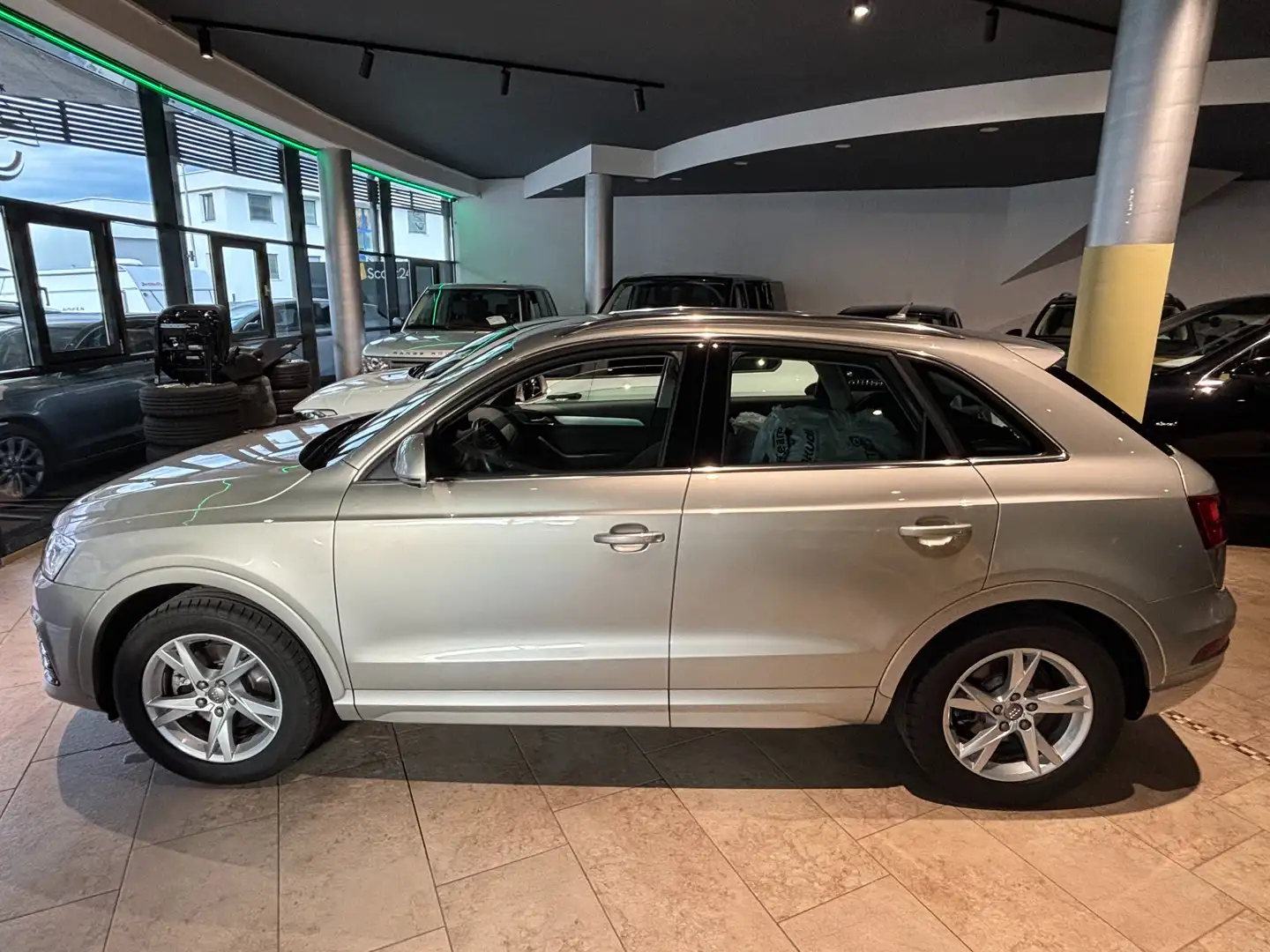 Audi Q3 sport Automatik Silber - 2