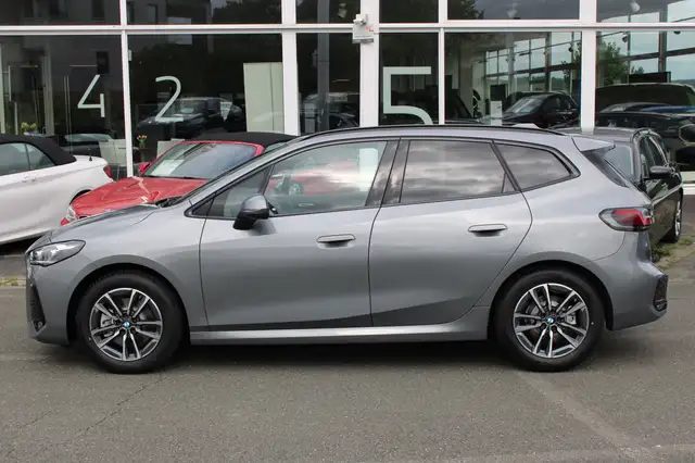 BMW 2 Series view 4