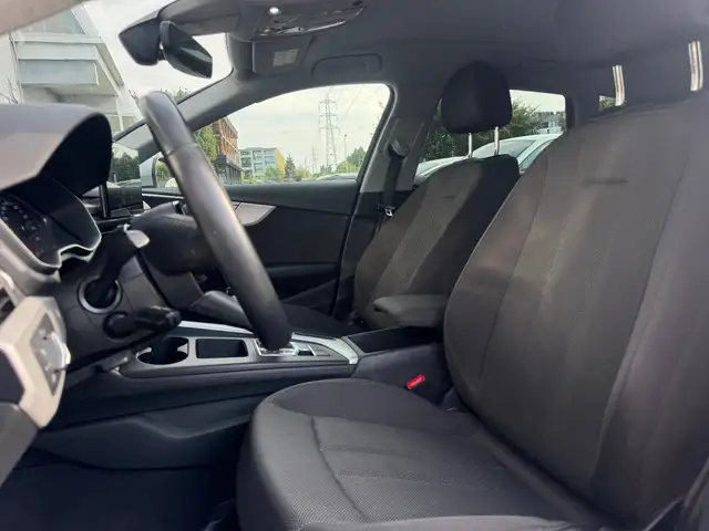Audi A4 view 9