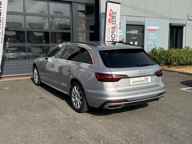 Audi A4 view 4