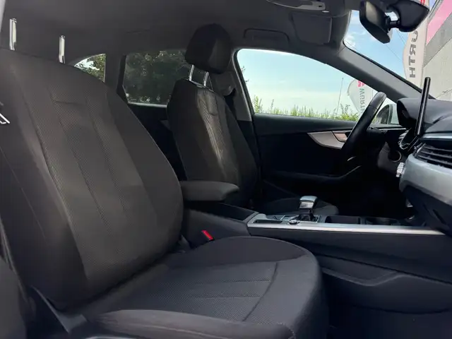 Audi A4 view 10