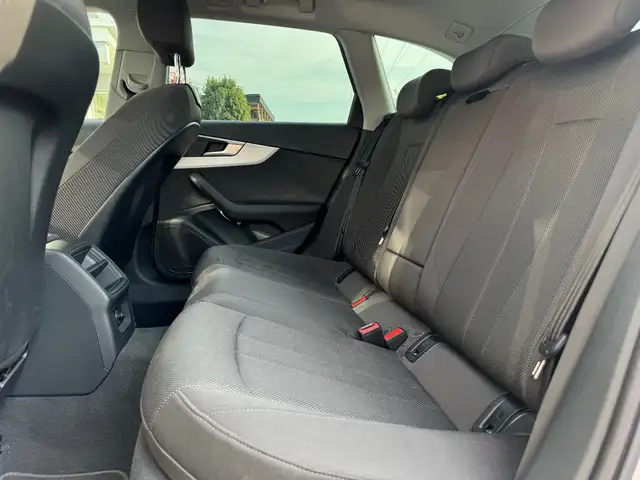 Audi A4 view 12