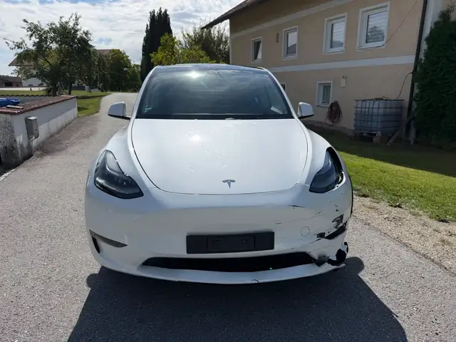 Tesla Model Y Long Range Dual AWD