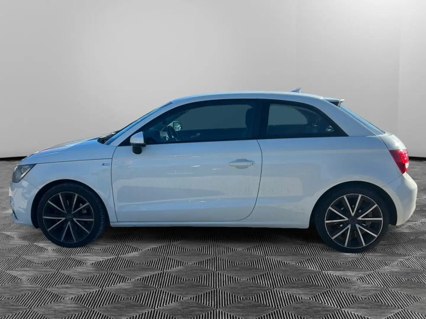 Audi A1 1.4 TFSI - 122 cv - Finition S line Blanc - 2