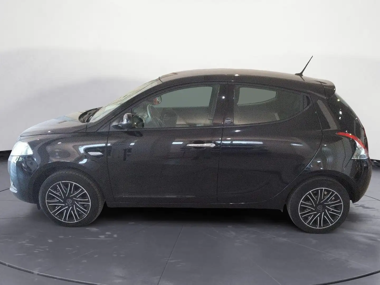 Lancia Ypsilon 3ª serie 1.0 FireFly 5 porte S&S Hybrid Gold Zwart - 2