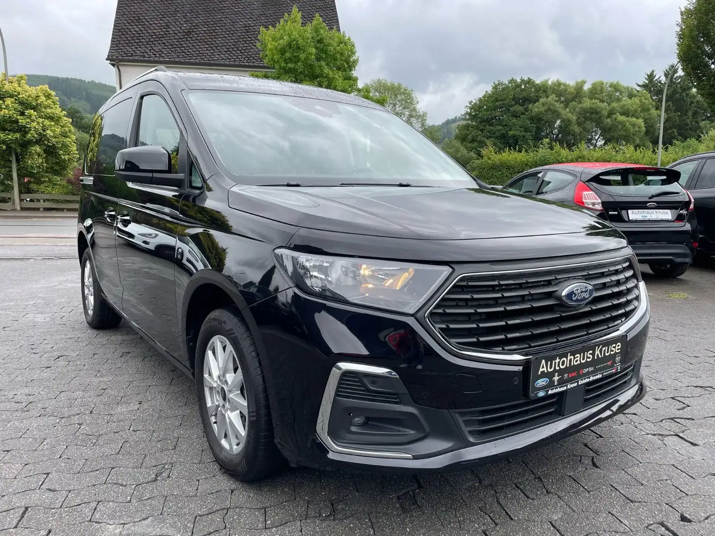 Ford Tourneo Connect 2.0 EcoBlue 90kW Titanium Negru - 1