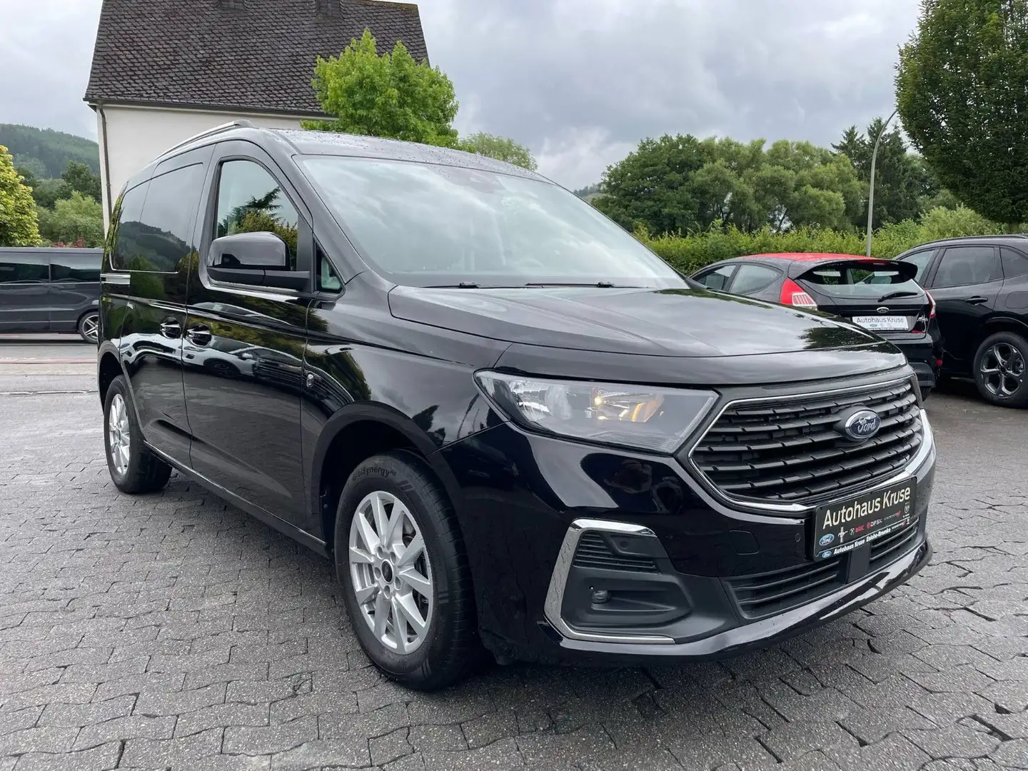 Ford Tourneo Connect 2.0 EcoBlue 90kW Titanium Negru - 2