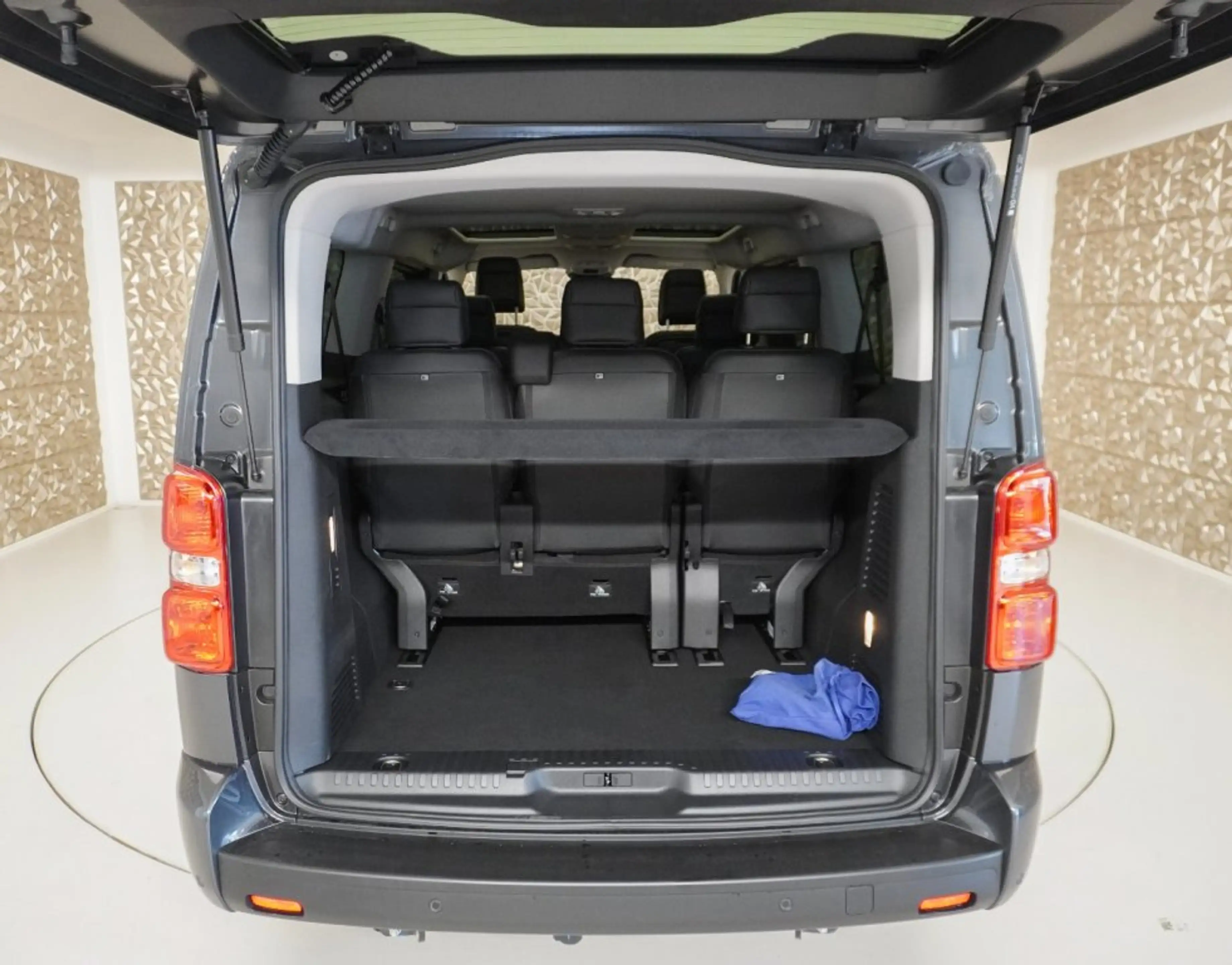 Peugeot Traveller PREMIUM L3 BHDI 180 EAT8 — photo 8