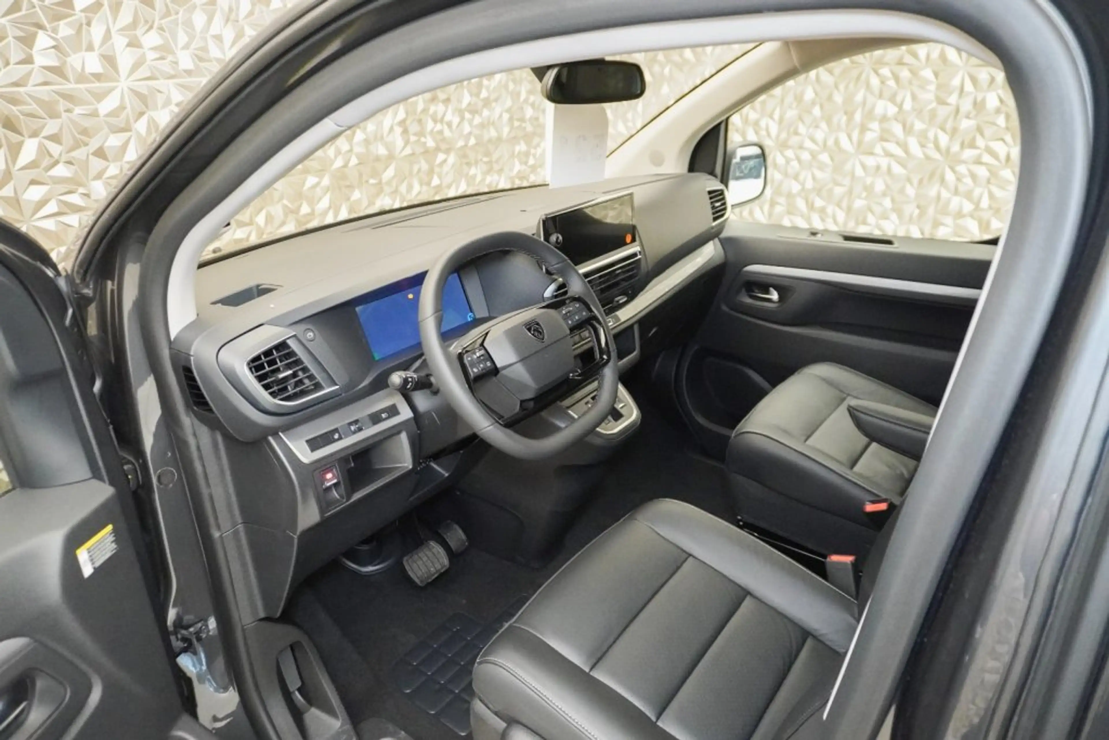 Peugeot Traveller PREMIUM L3 BHDI 180 EAT8 — photo 9