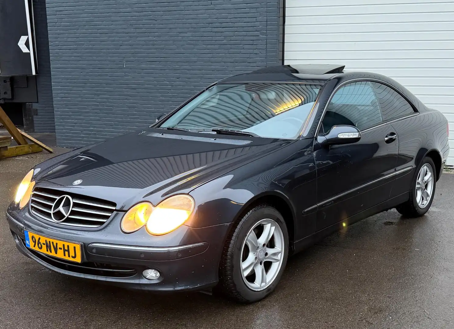 Mercedes-Benz CLK 240 Coupé Avantgarde SCHUIFDAK/AUTO/LEDER/6CILLINDER/C Schwarz - 2