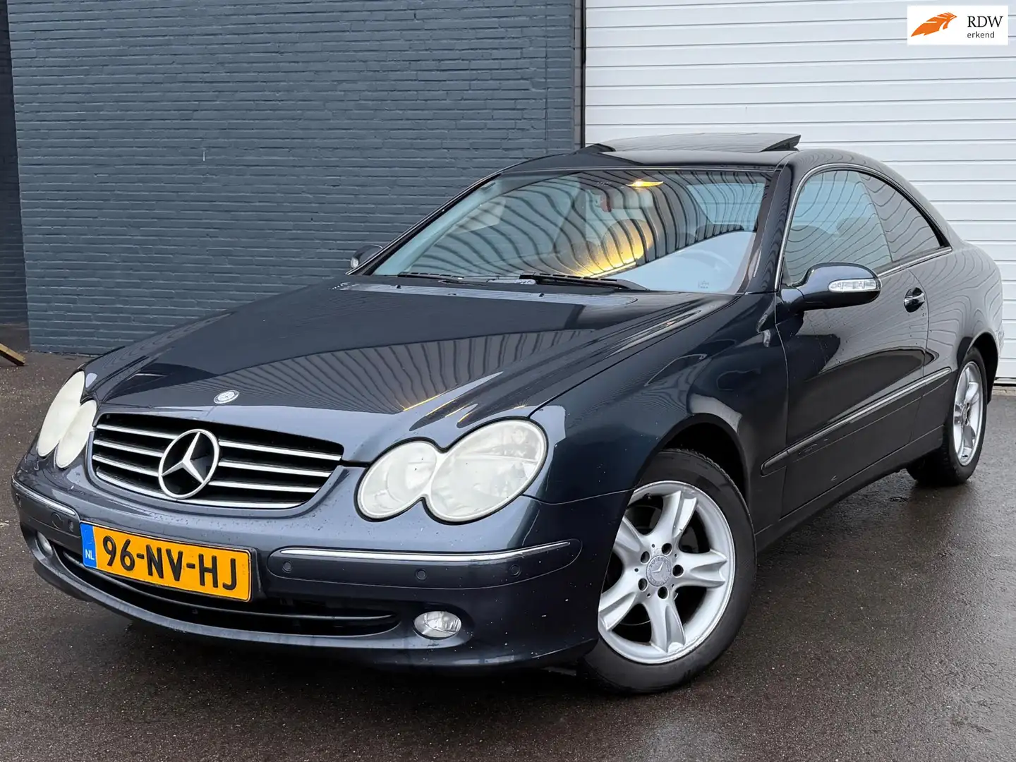 Mercedes-Benz CLK 240 Coupé Avantgarde SCHUIFDAK/AUTO/LEDER/6CILLINDER/C Schwarz - 1