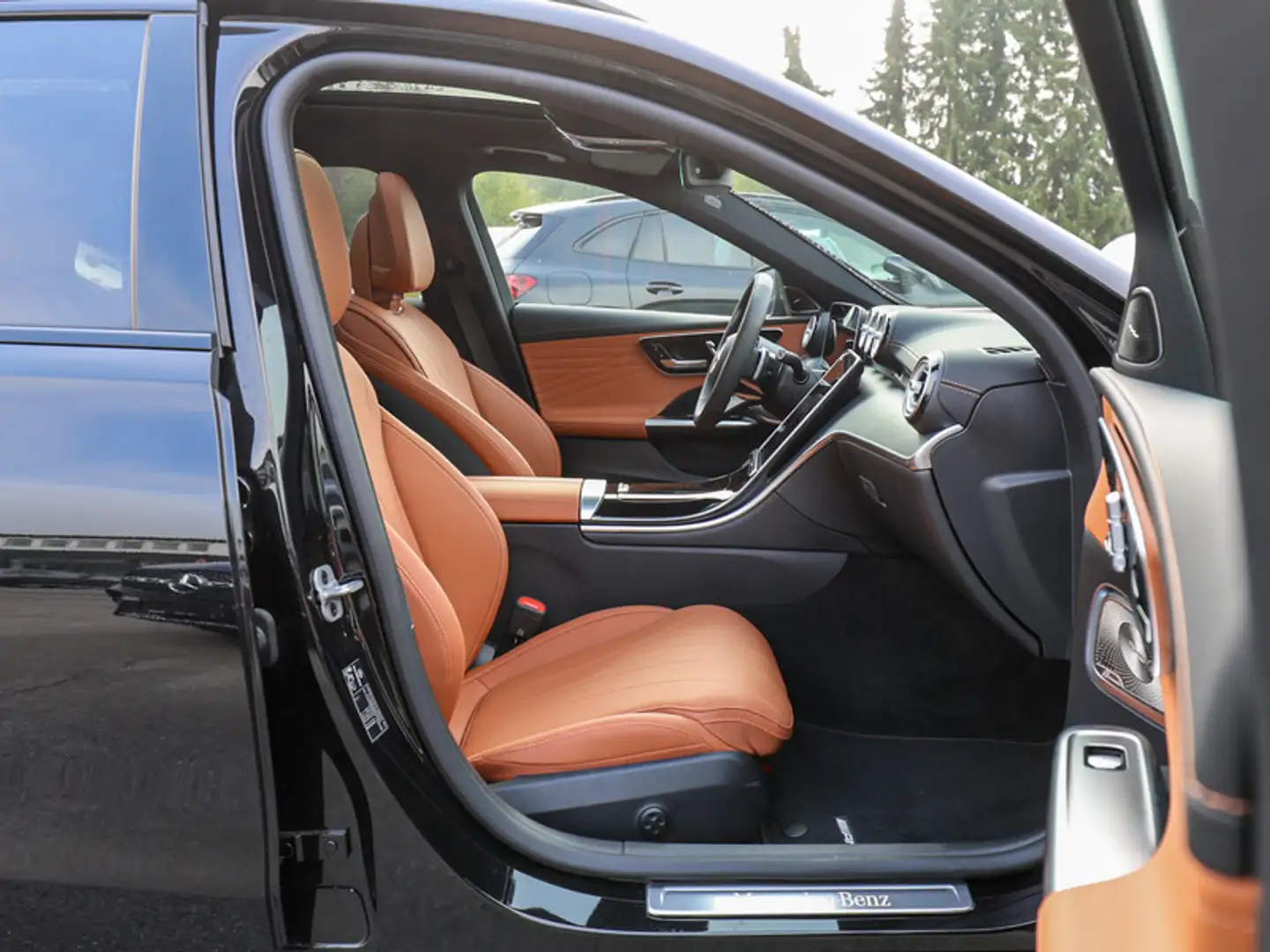 Mercedes-Benz C 300 e T AMG-Sport/Pano/Burm/HUD/Night/Distr/18 Zwart - 2