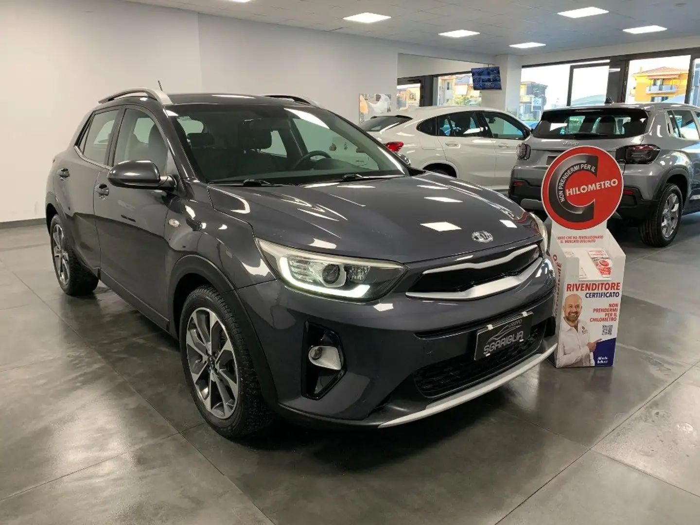 Kia Stonic 1.6 CRDi Style Full Optional Grau - 1